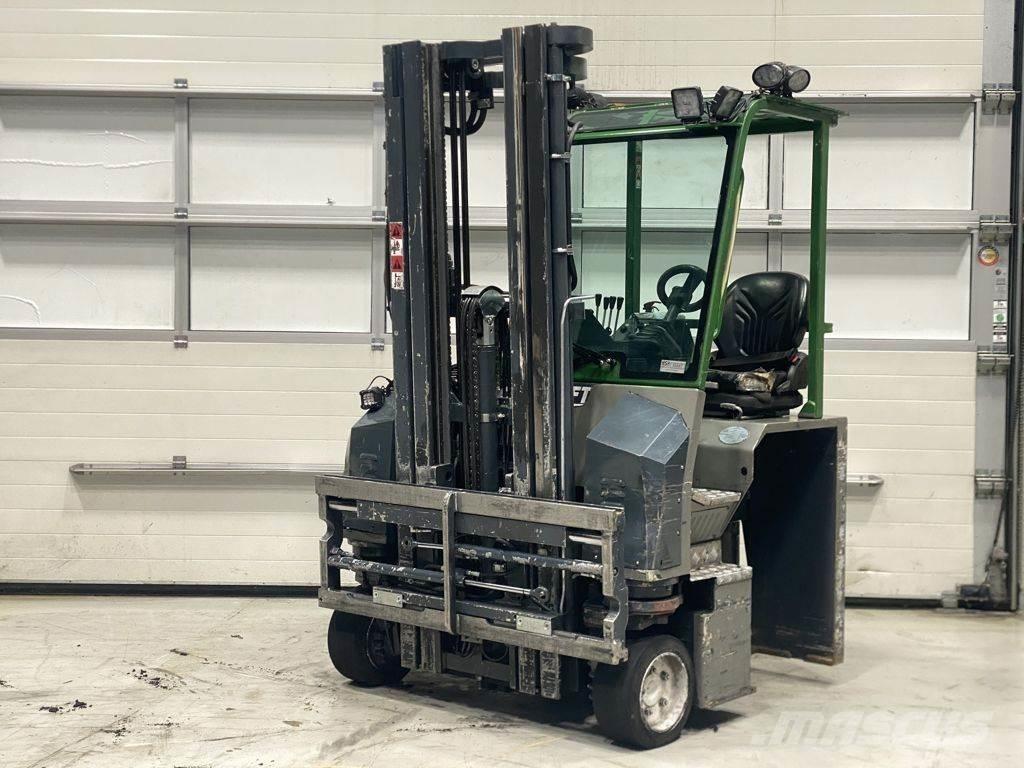 Combilift CBE2500 Bočný vysokozdvižný vozík
