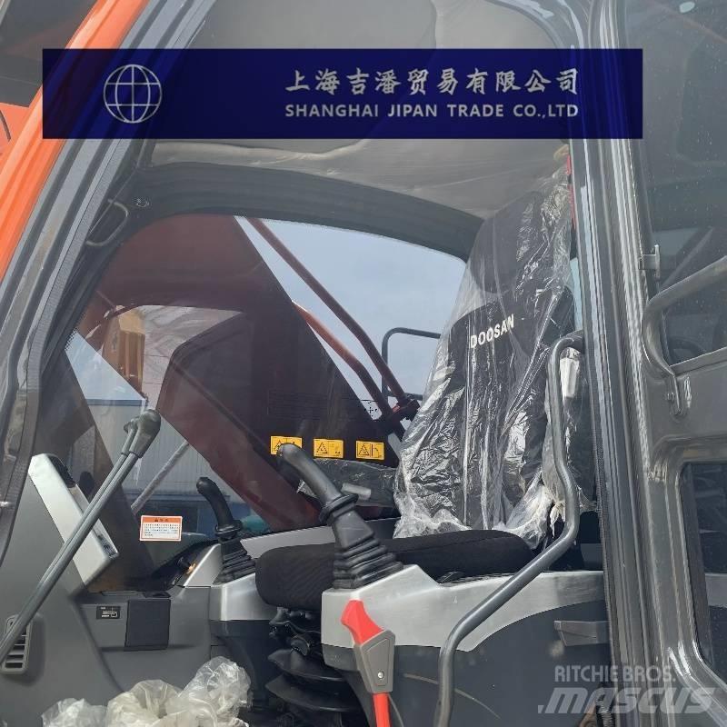 Doosan DX 300 Pásové rýpadlá