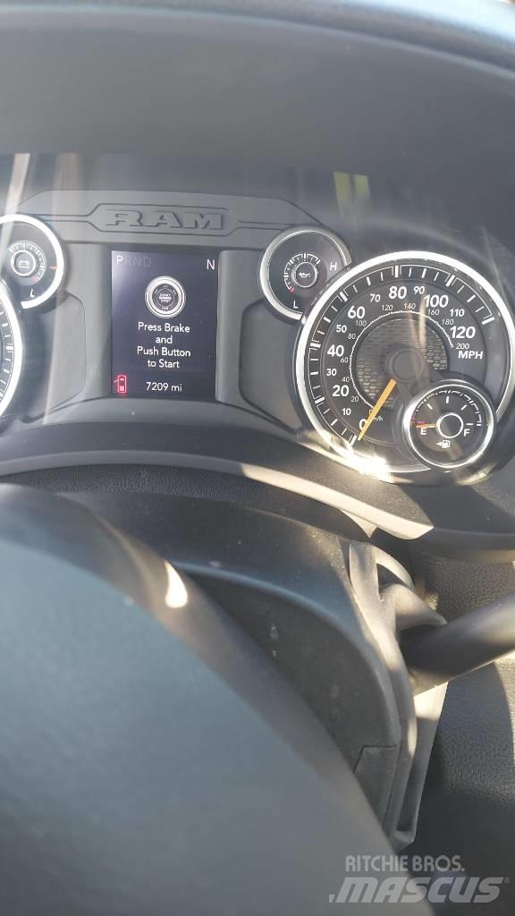 RAM 5500 Plošinové nákladné automobily/nákladné automobily so sklápacími bočnicami