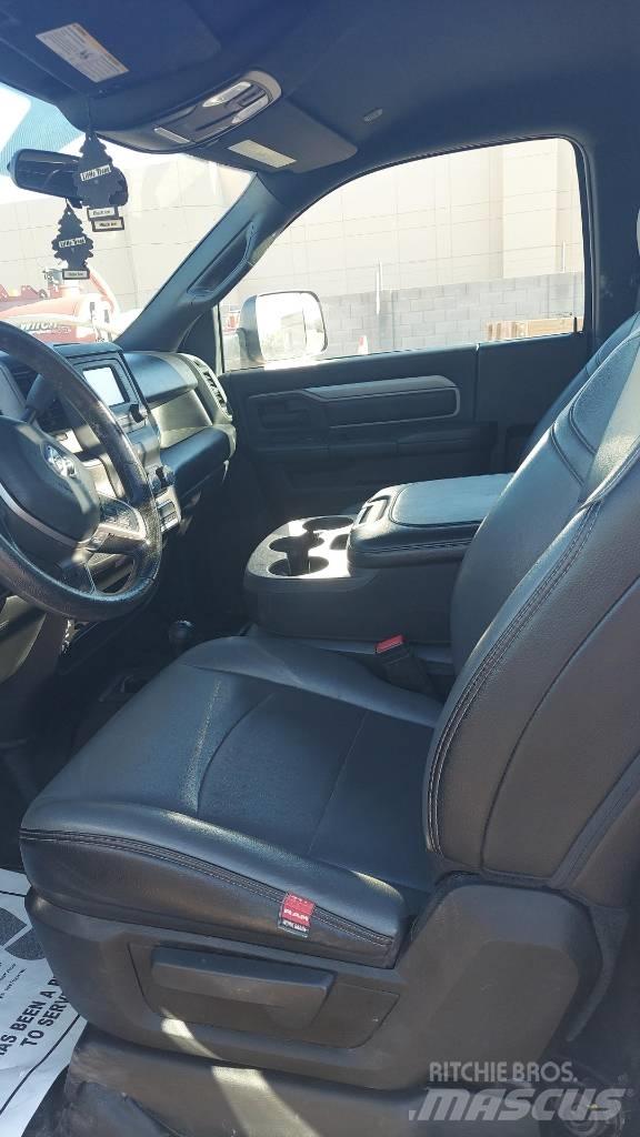 RAM 5500 Plošinové nákladné automobily/nákladné automobily so sklápacími bočnicami