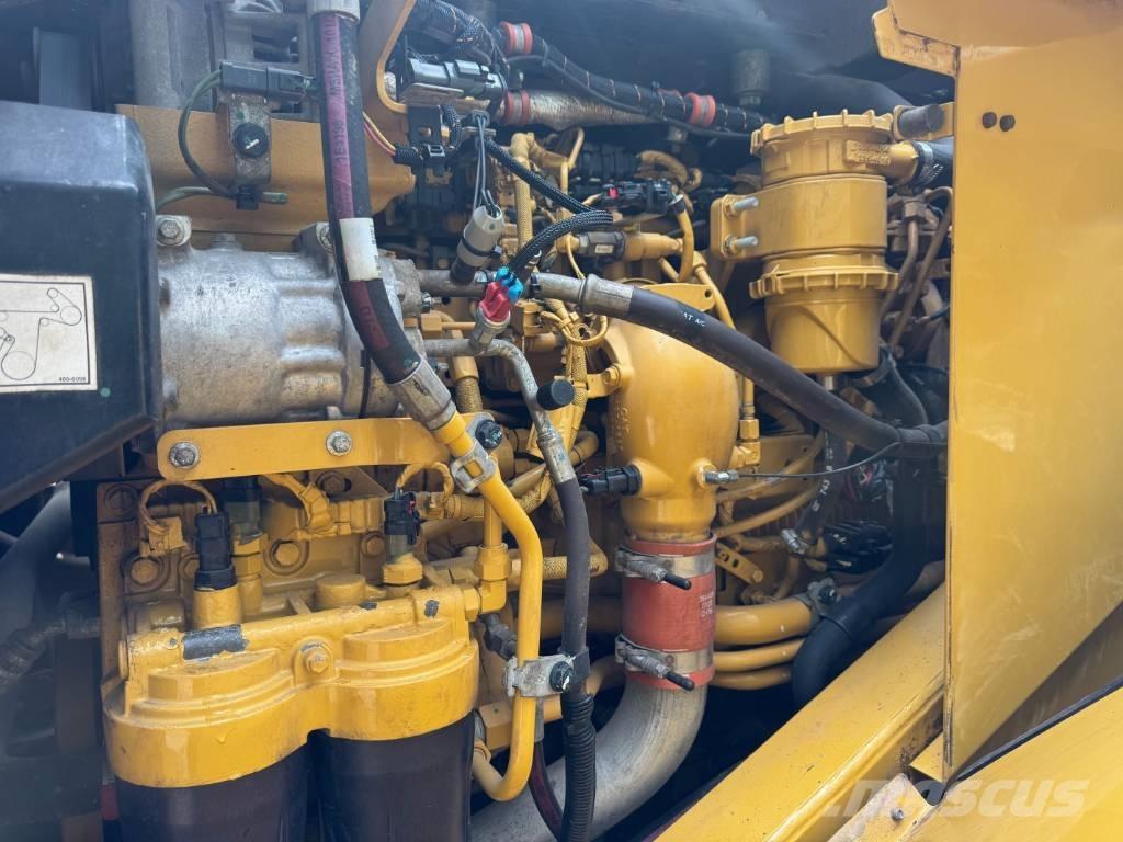 CAT 966 M Kolesové nakladače