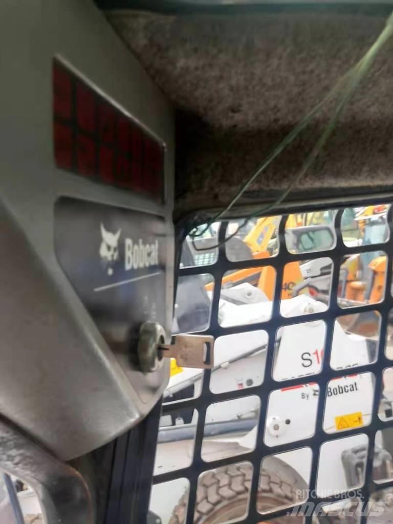 Bobcat S 300 Šmykom riadené nakladače