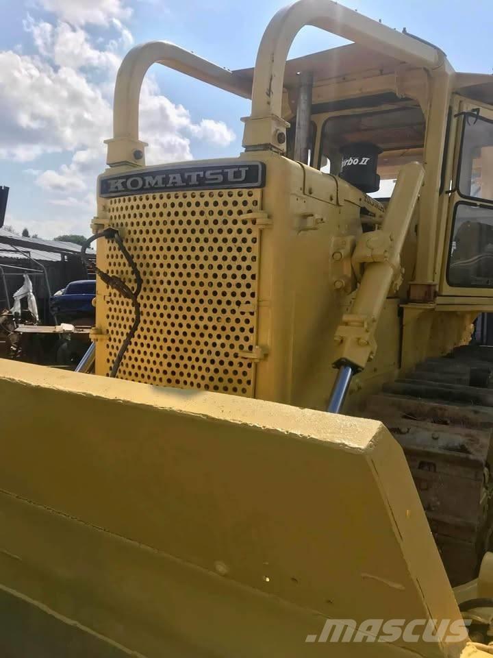 Komatsu D 85 A-12 Pásové dozéry