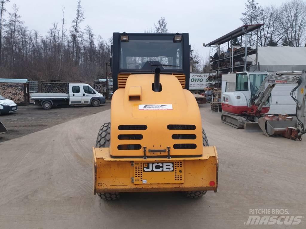 JCB VM 75 D Ťahačové valce