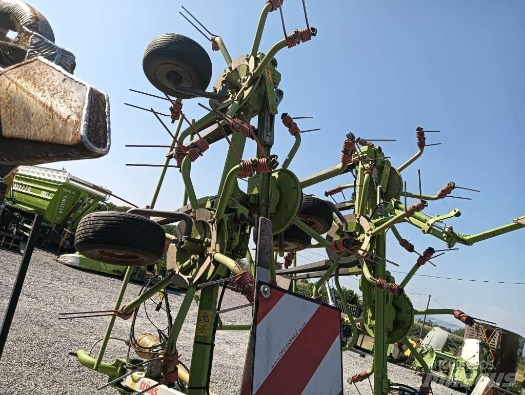 CLAAS Volto 900 T Obracače a zhrabovače sena