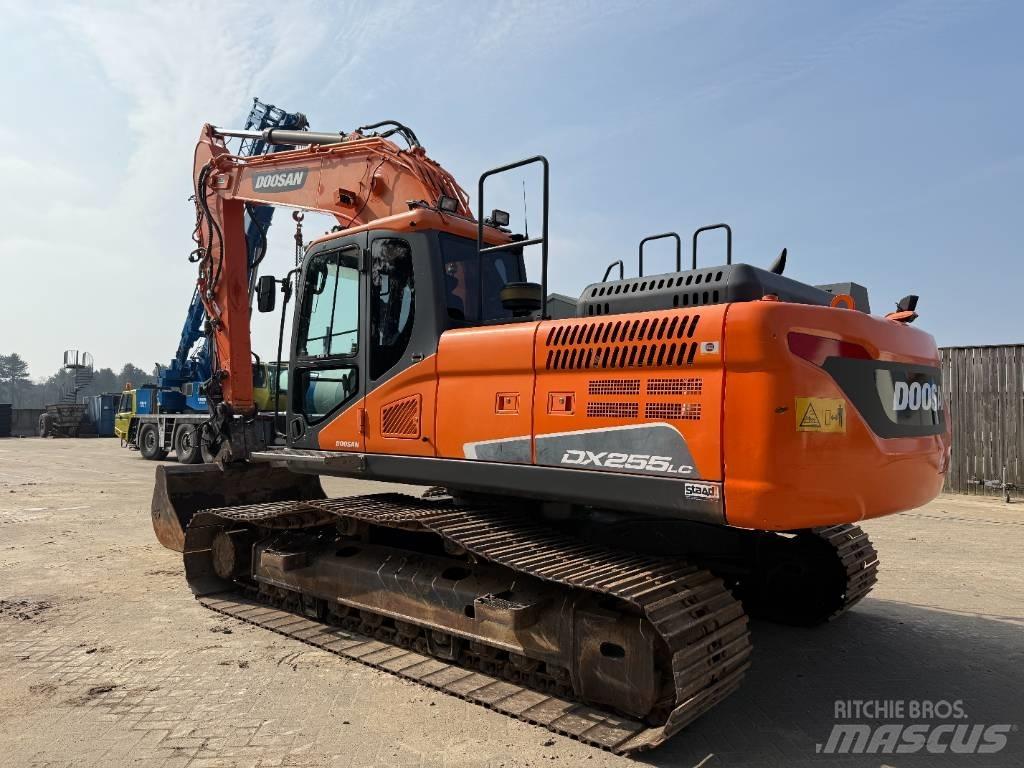Doosan DX 255 LC-5 Pásové rýpadlá