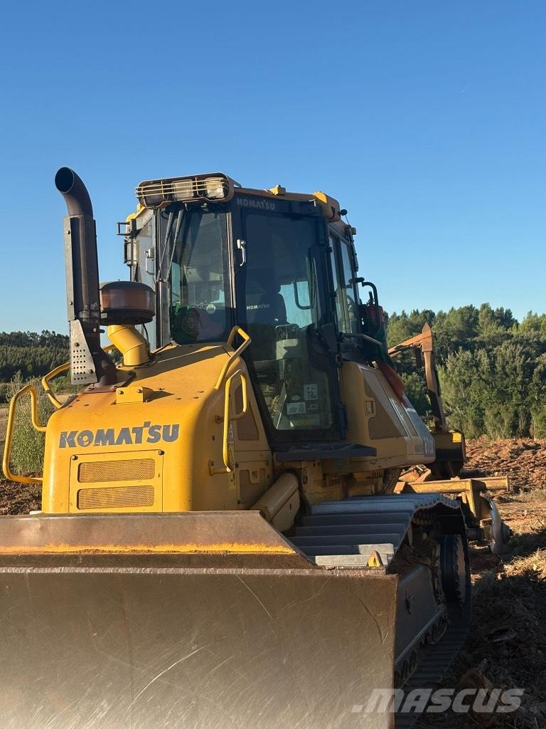 Komatsu D 61 EX-23 Pásové dozéry