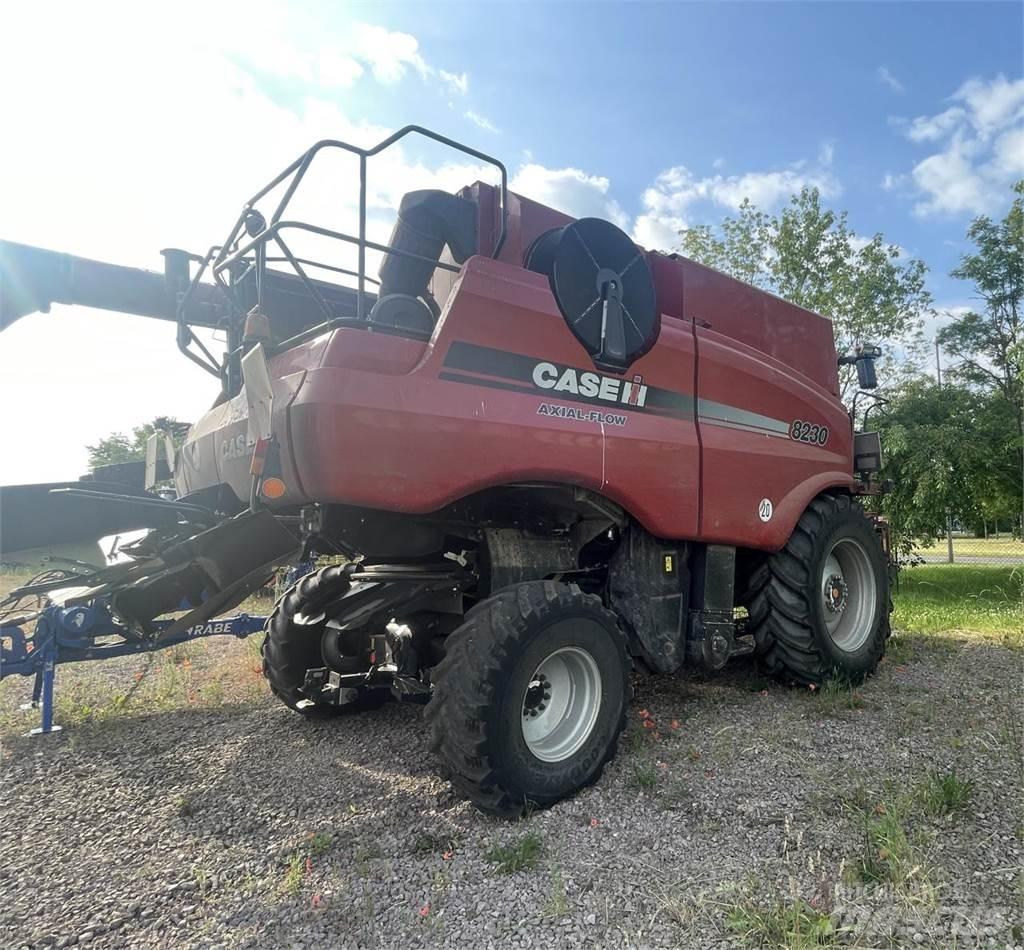 Case IH 8230 AF Kombinované zberacie stroje