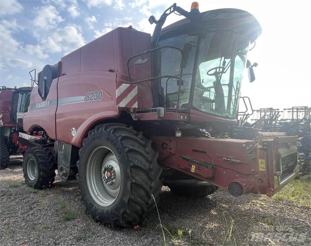 Case IH 8230 AF Kombinované zberacie stroje