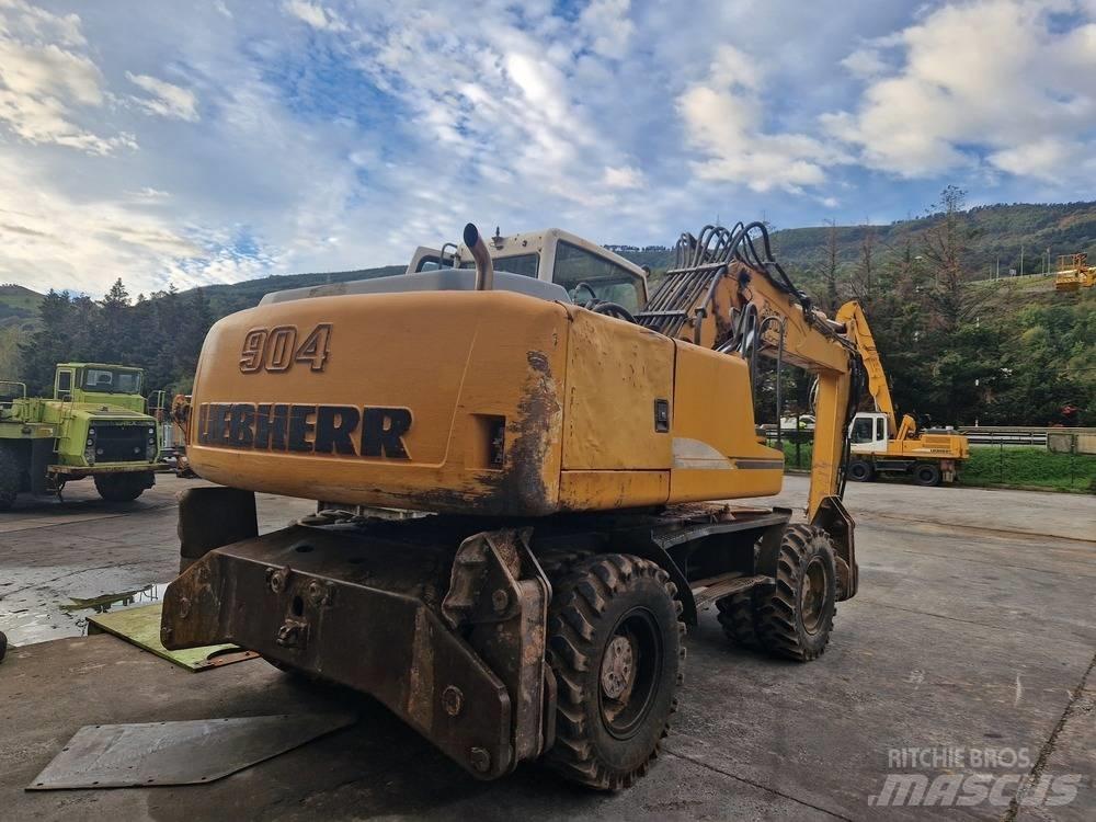 Liebherr A904C Kolesové rýpadlá