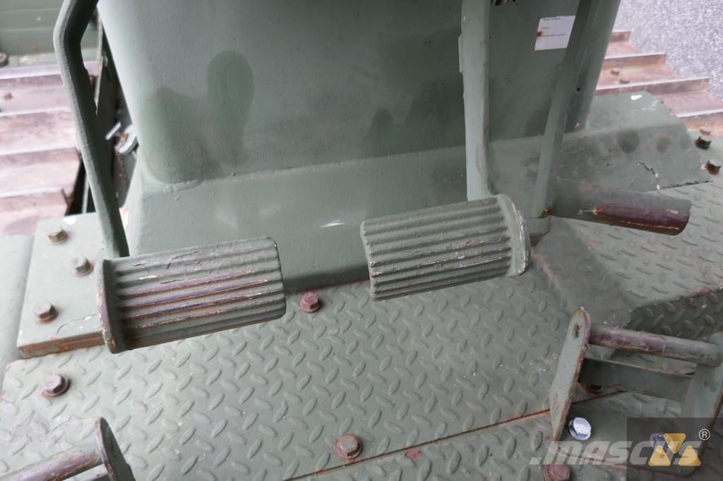 CAT D7G Ex-army Pásové dozéry