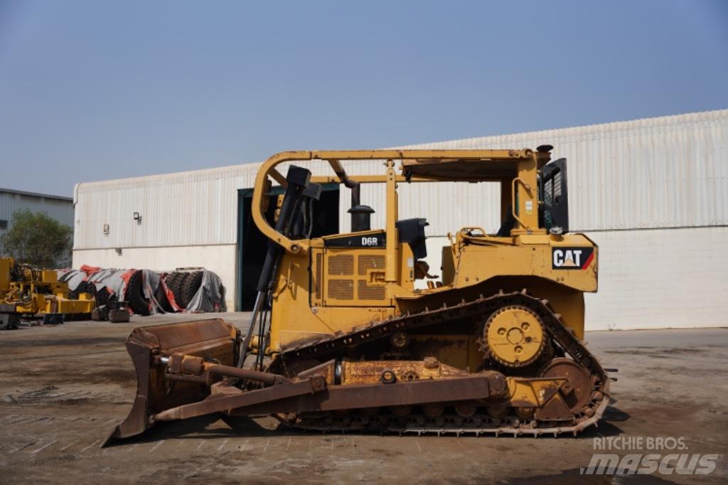 CAT D 6 R Pásové dozéry