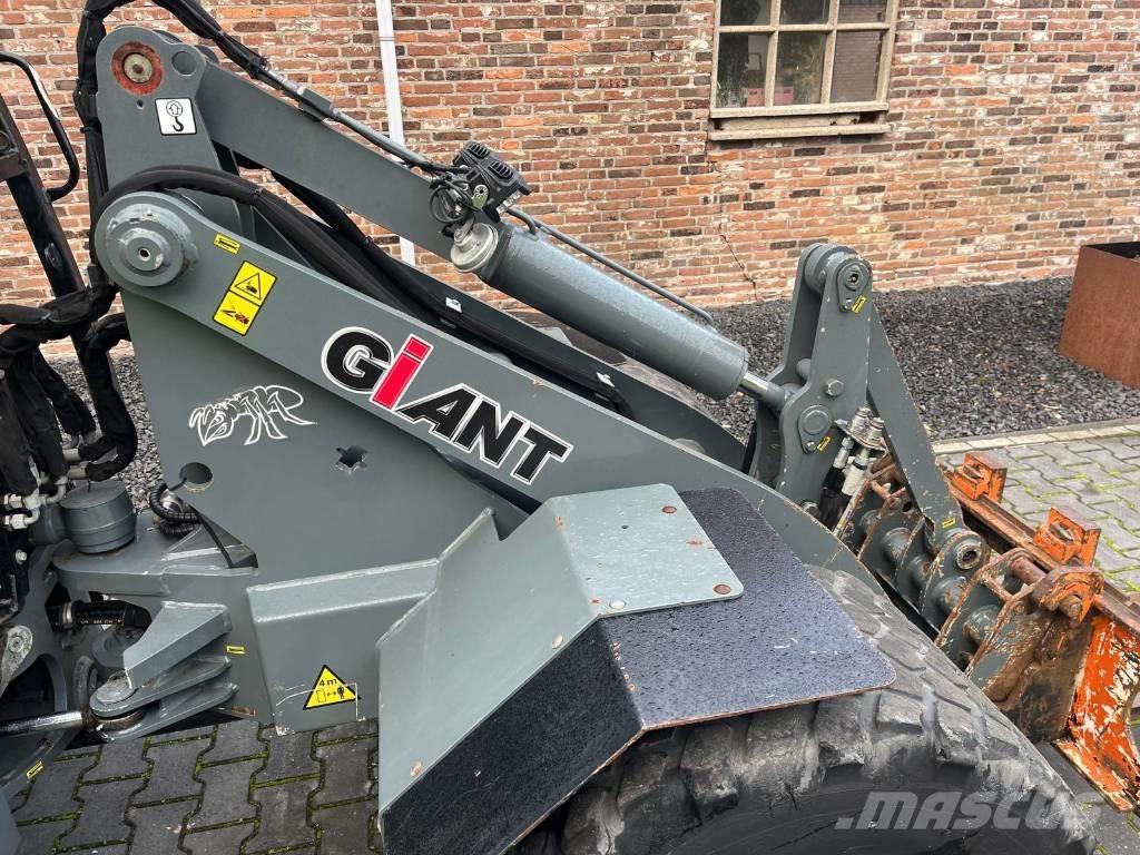 GiANT V5003 X-tra HD Kolesové nakladače