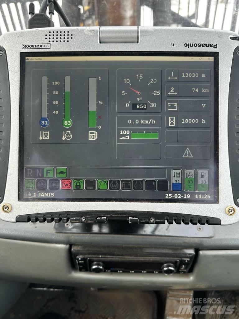 Komatsu 840 TX Lesné traktory