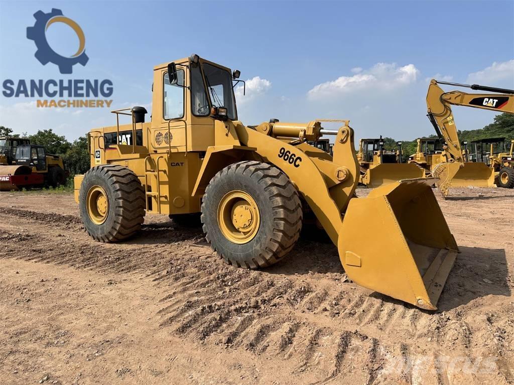 CAT 966 C Kolesové nakladače