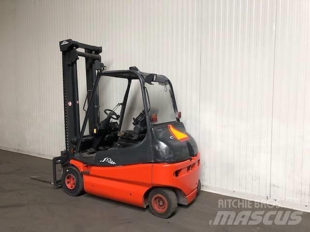 Linde E25-02 Akumulátorové vozíky