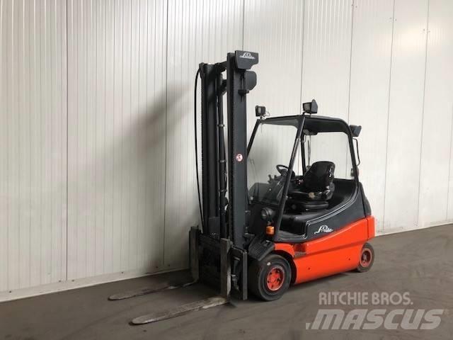 Linde E25-02 Akumulátorové vozíky