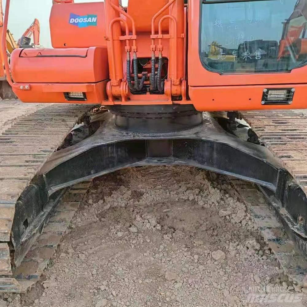 Doosan 225 Pásové rýpadlá