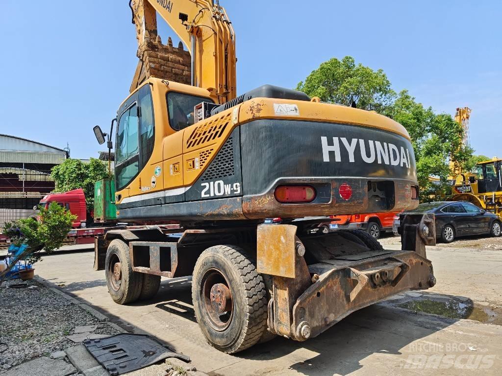 Hyundai R210W-9 Kolesové rýpadlá