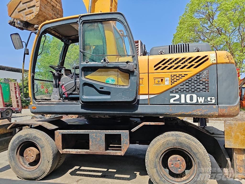 Hyundai R210W-9 Kolesové rýpadlá