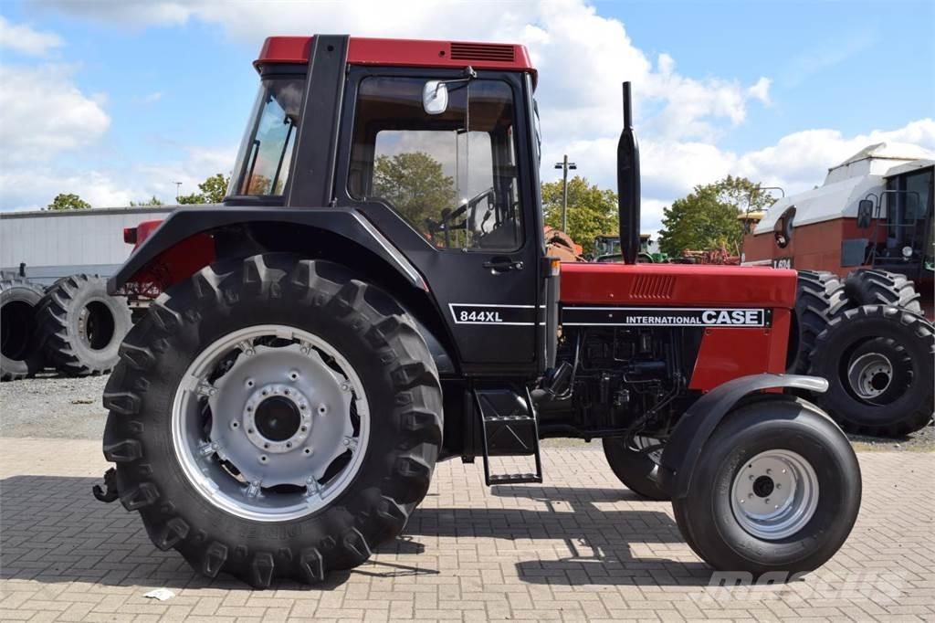 Case IH 844 XL Traktory
