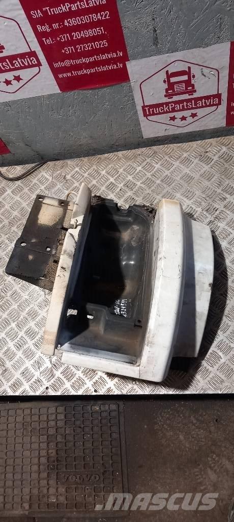 Scania 94 D.  1324599 Kabíny a interiér