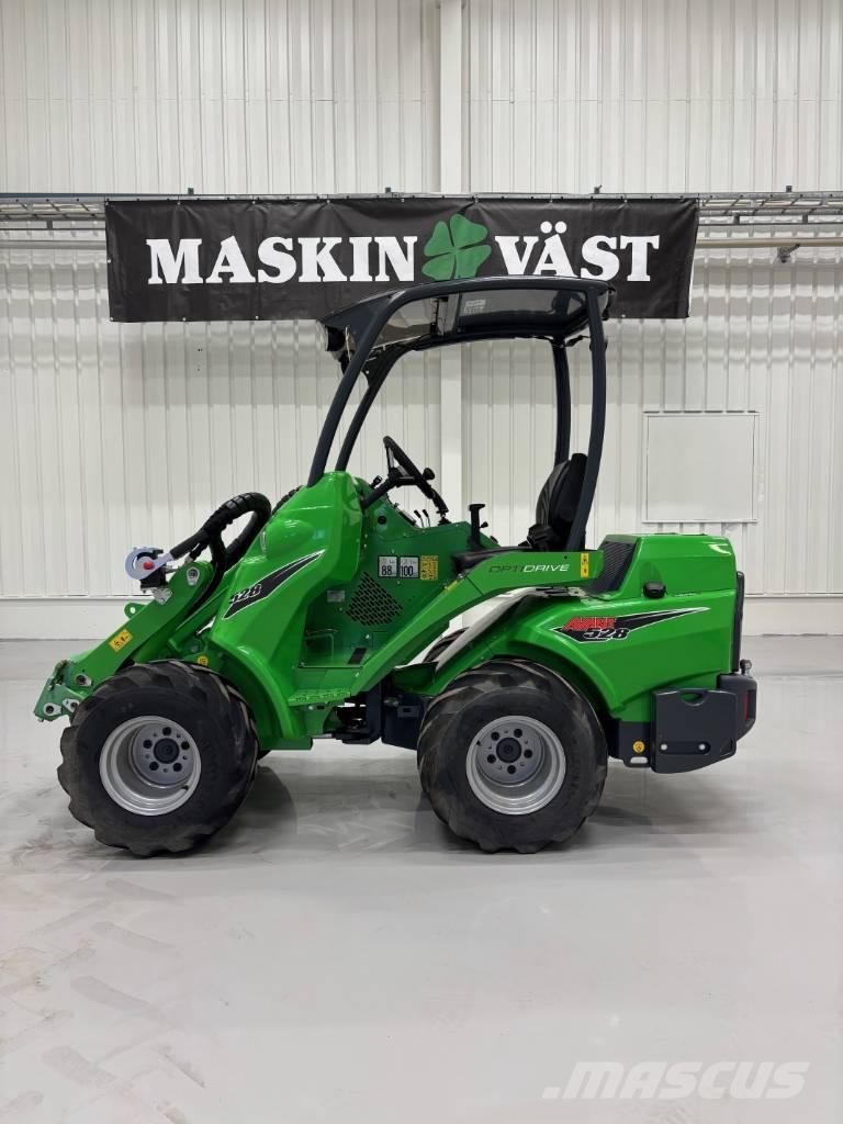 Avant 528 Viacúčelové nakladače