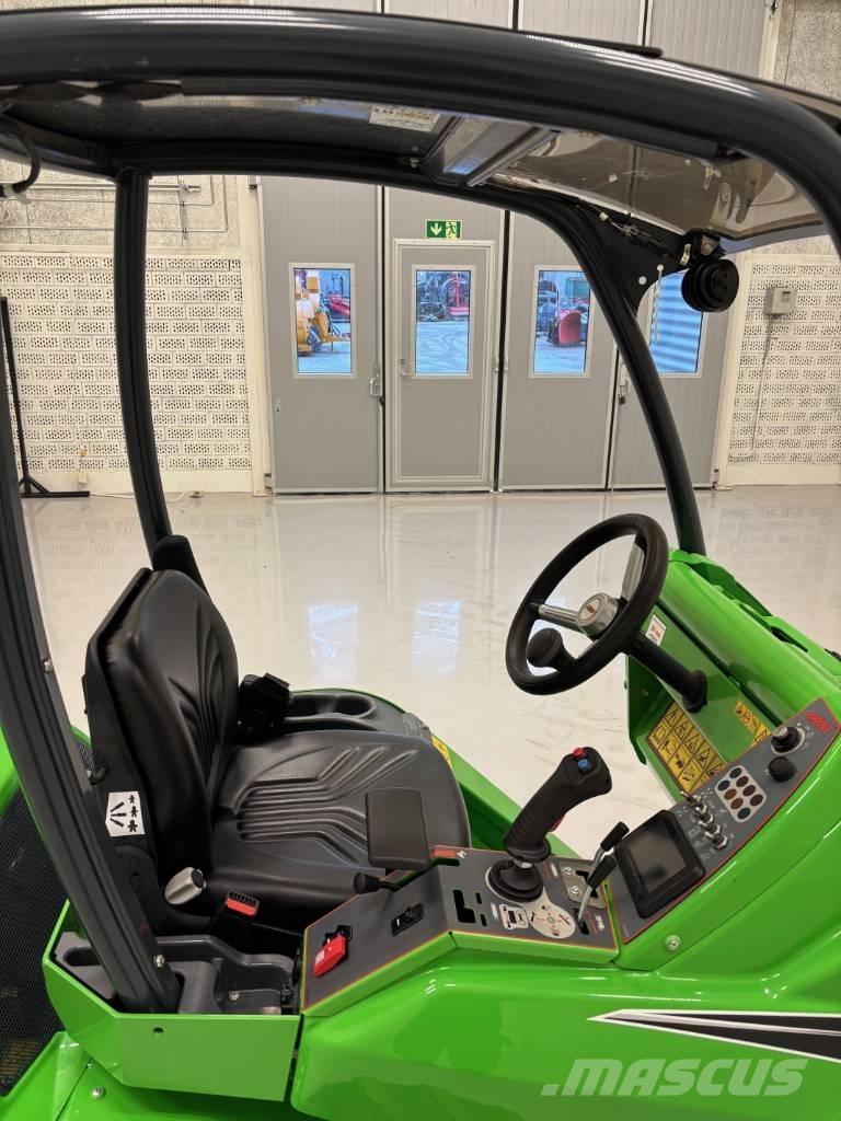 Avant 528 Viacúčelové nakladače