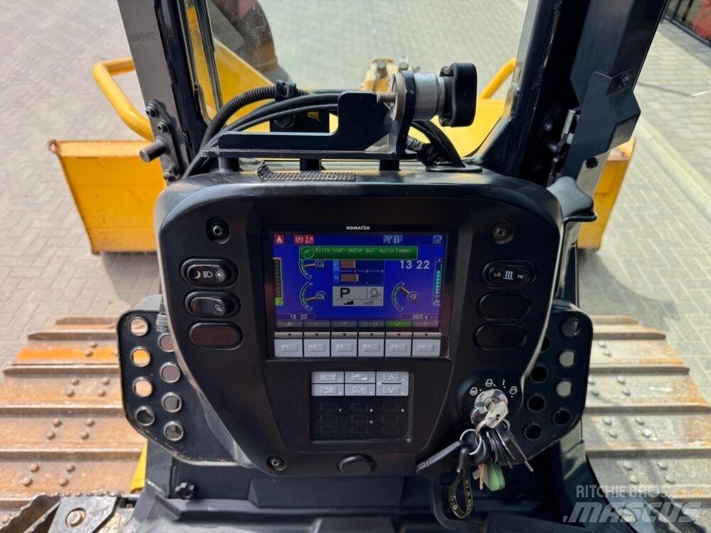 Komatsu D37PXi-24 Pásové dozéry