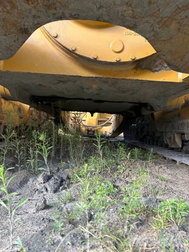 CAT D 5 M LGP Pásové dozéry