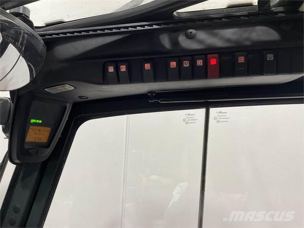 Linde E30/600-02 Akumulátorové vozíky