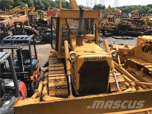 CAT D 6 D Pásové dozéry