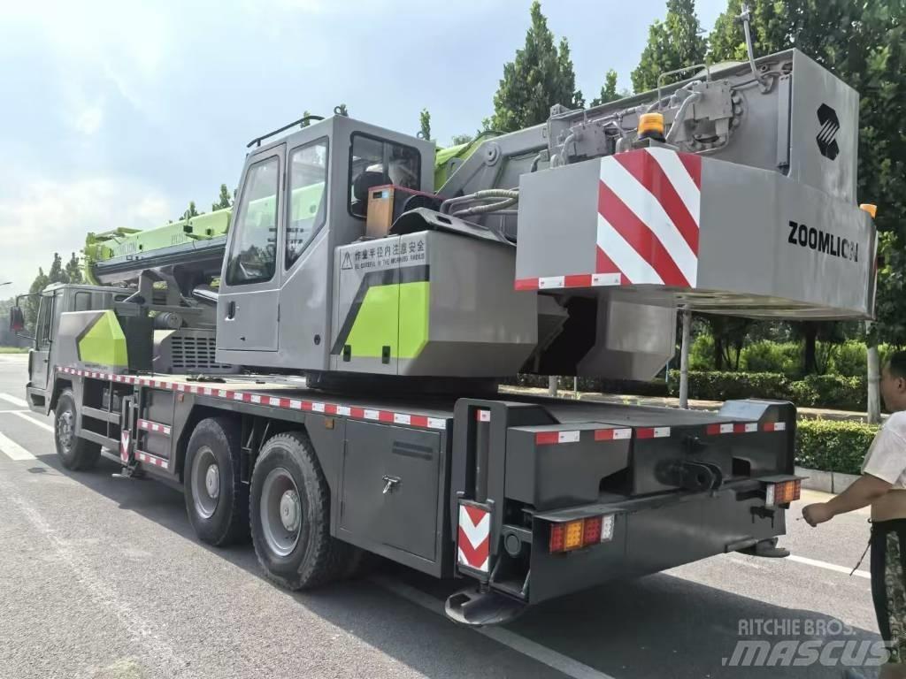 Zoomlion ZCT 251 V Kladkostroje, navijaky a stavebné výťahy