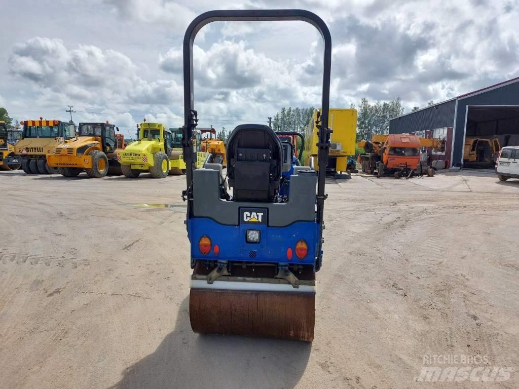 CAT CB 22B Tandemové valce