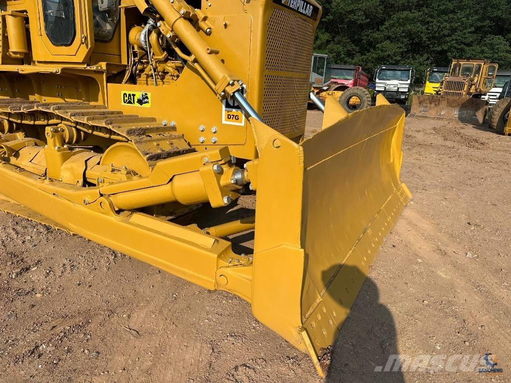 CAT D7G Pásové dozéry
