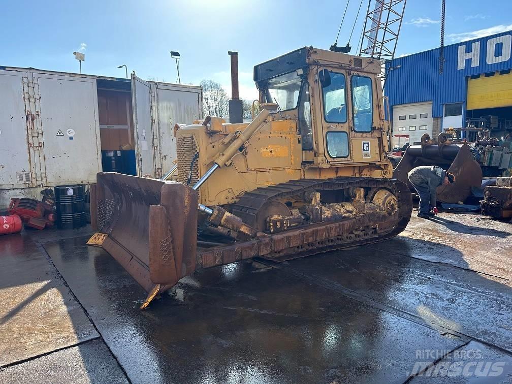 CAT D6D with winch Pásové dozéry