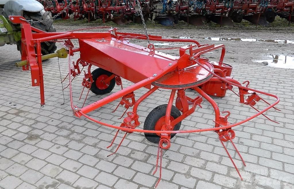 JF 320 Obracače a zhrabovače sena