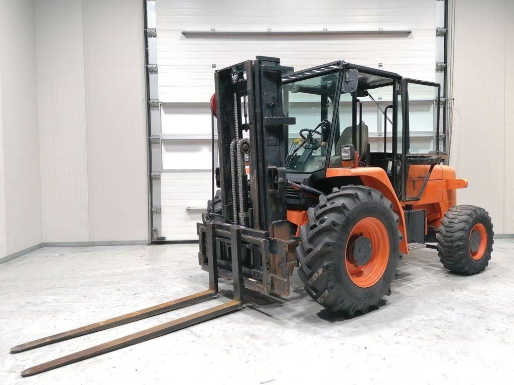 JCB 940 Terénne vysokozdvižné vozíky