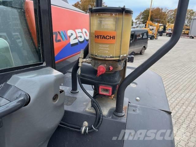 Hitachi ZW 250-6 Kolesové nakladače
