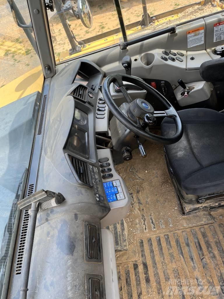 Komatsu HM 400 Kĺbové nákladné autá