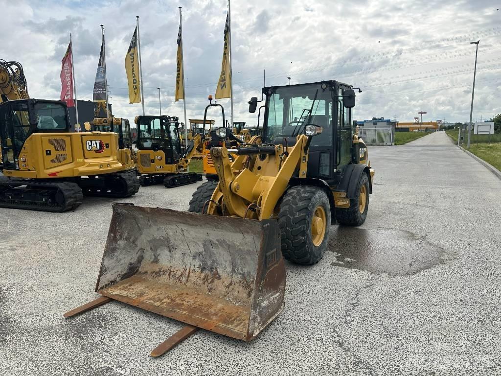CAT 906 Kolesové nakladače