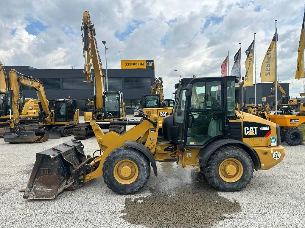 CAT 906 Kolesové nakladače
