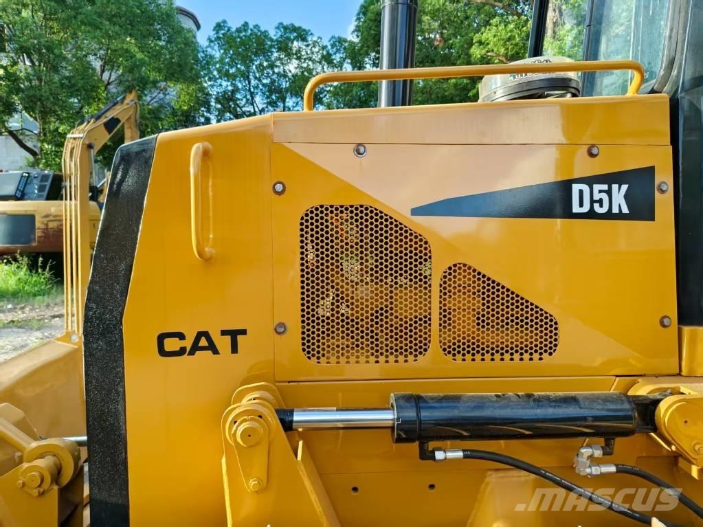 CAT D 5 K Pásové dozéry