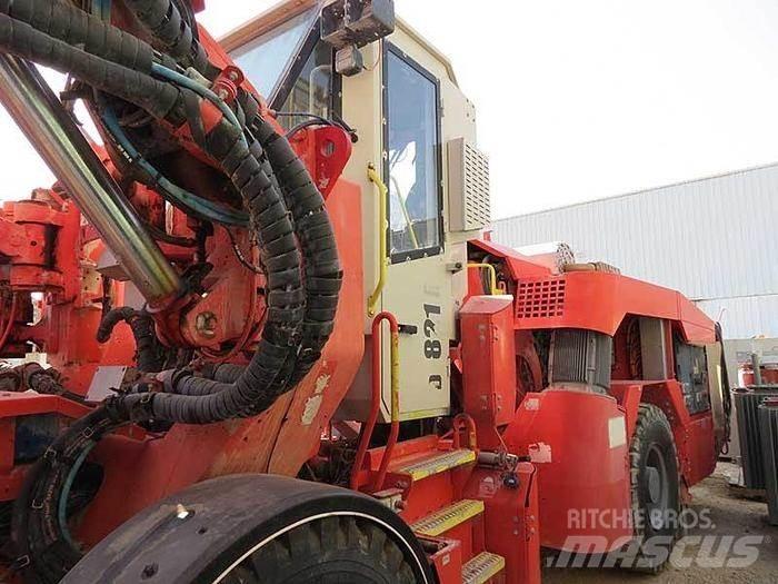 Sandvik DT 821 SC Povrchové vrtné súpravy
