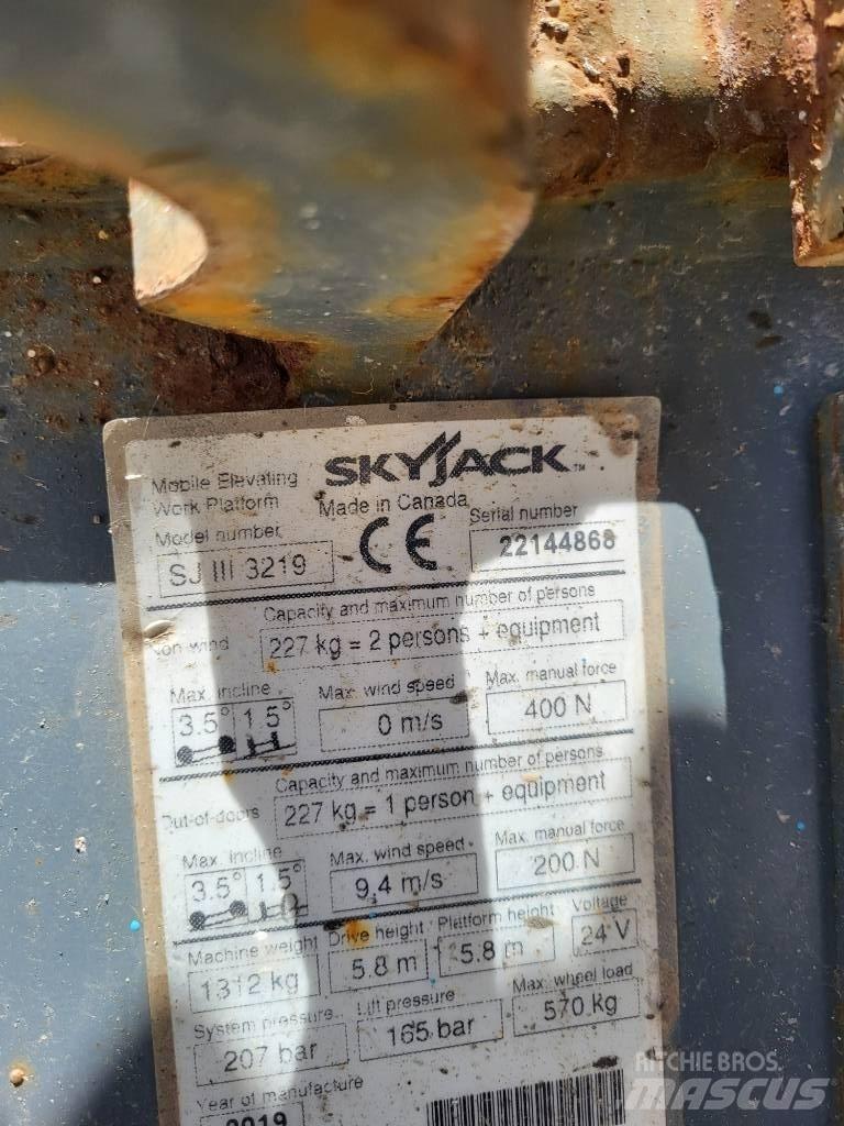 SkyJack 32/19 Nožnicové zdvíhacie plošiny