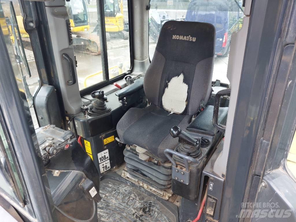 Komatsu D65PX-18 Pásové dozéry