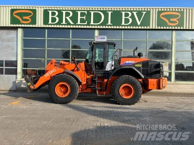 Hitachi ZW 250-6 Kolesové nakladače