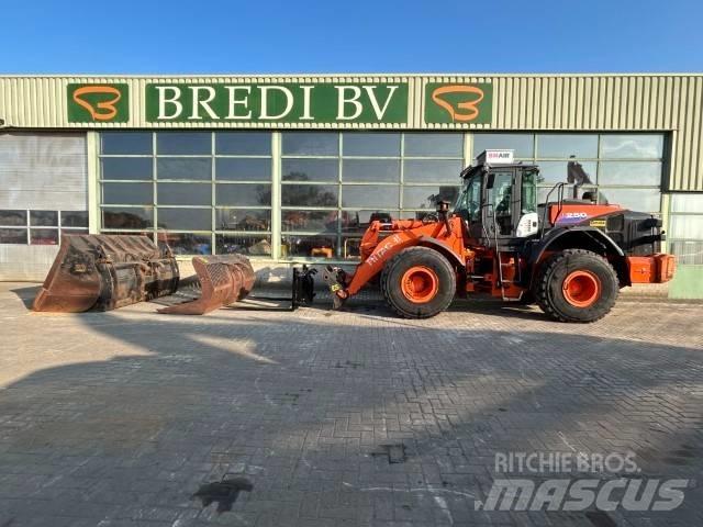 Hitachi ZW 250-6 Kolesové nakladače