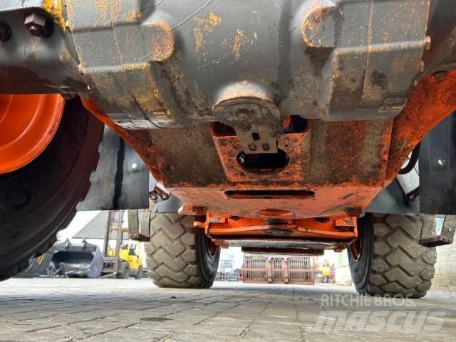 Hitachi ZW 250-6 Kolesové nakladače