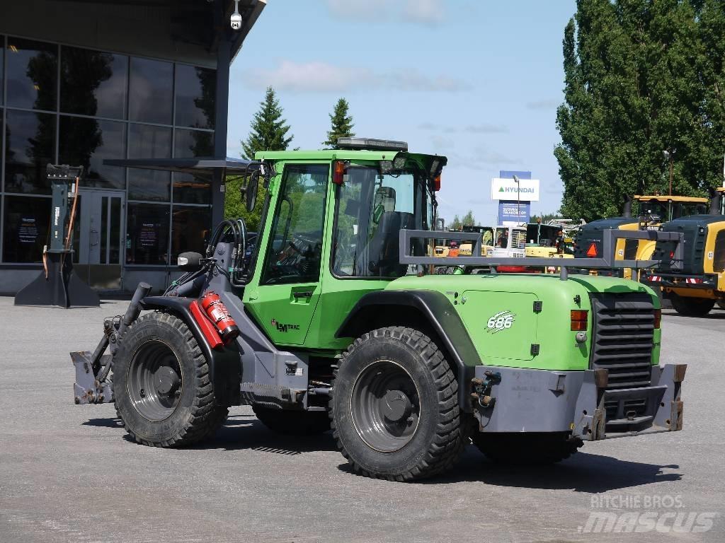 LM Trac 686 Kolesové nakladače